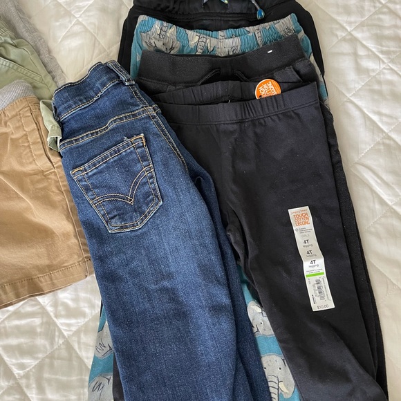 Boy shorts & pants 4T - Picture 2 of 3